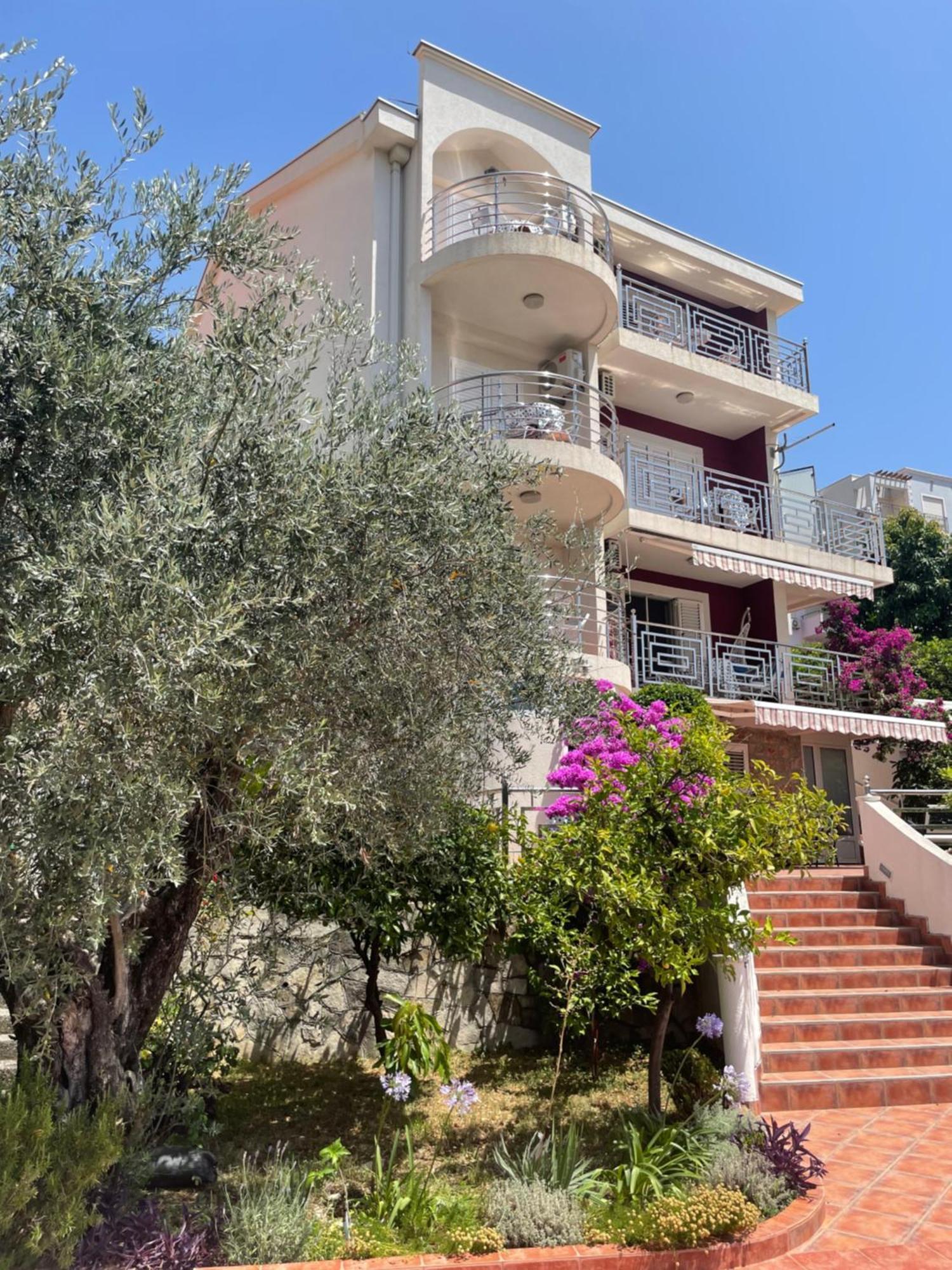 Apartmani Iva Becici Экстерьер фото